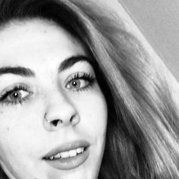 ✨Hi, I’m Alba - Thanks for shopping with me! ✨ - Picture 1 of 4